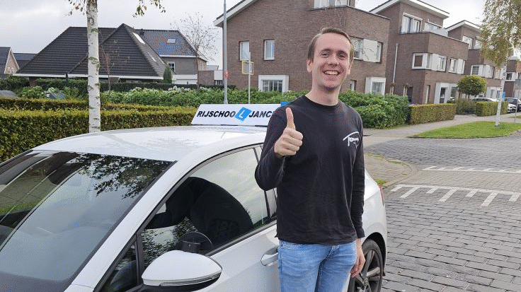 Sander bij lesauto
